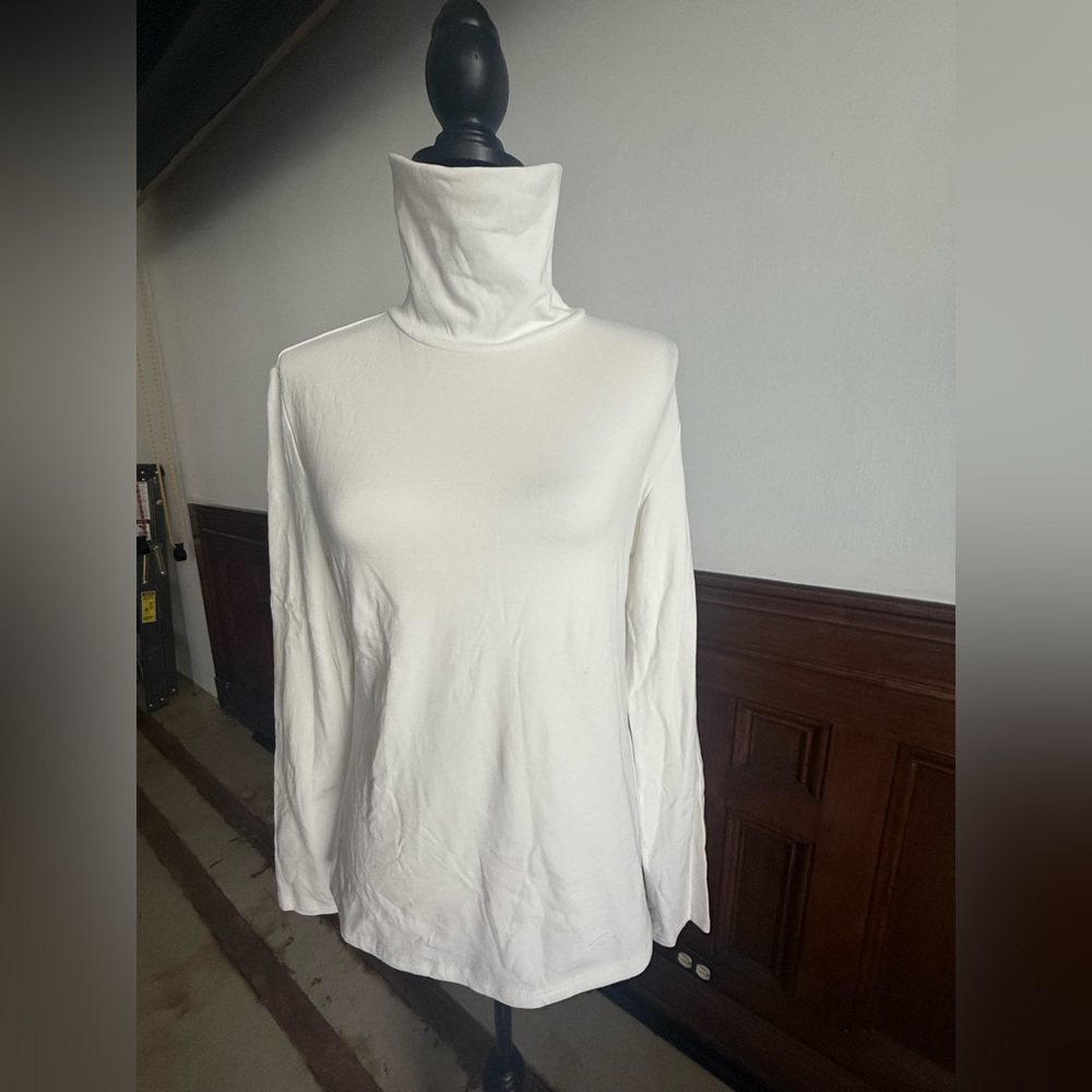 Chic White Long Sleeve Turtleneck Top